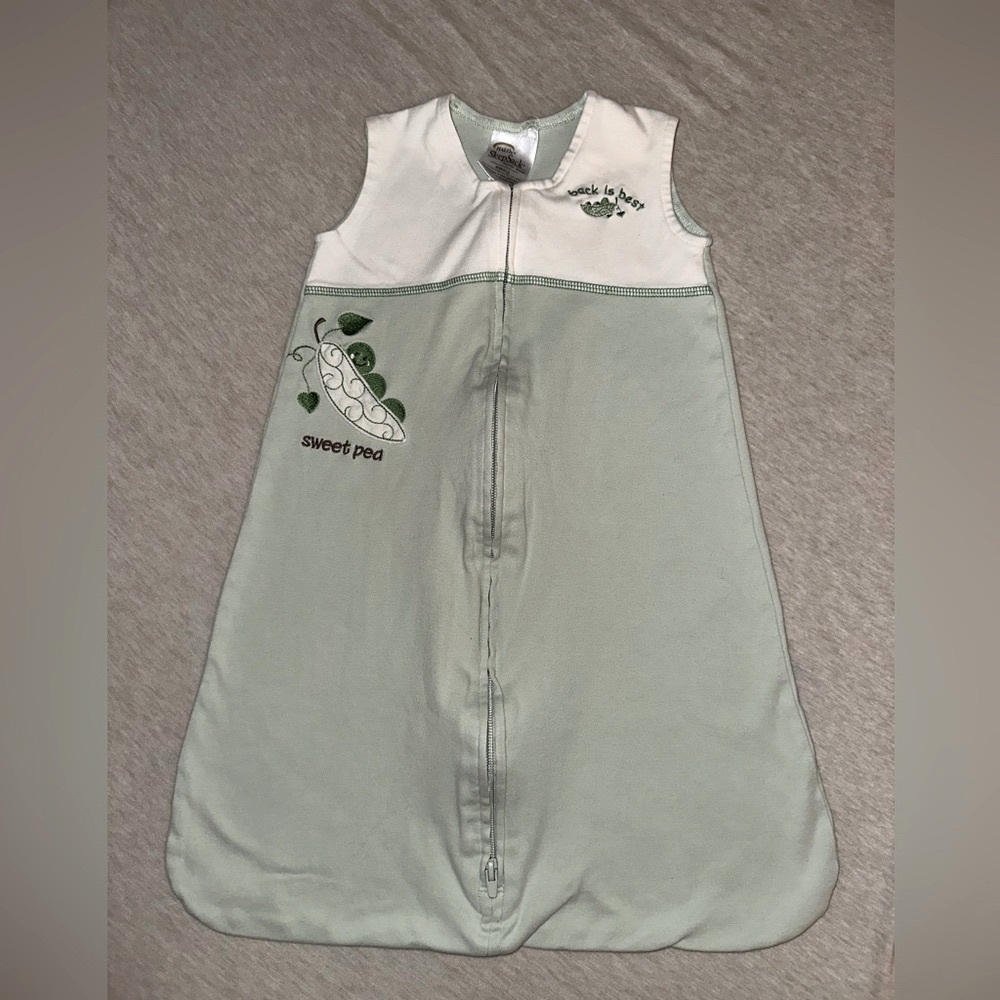 Halo sleep sack. Size small. Sweet pea embroidery